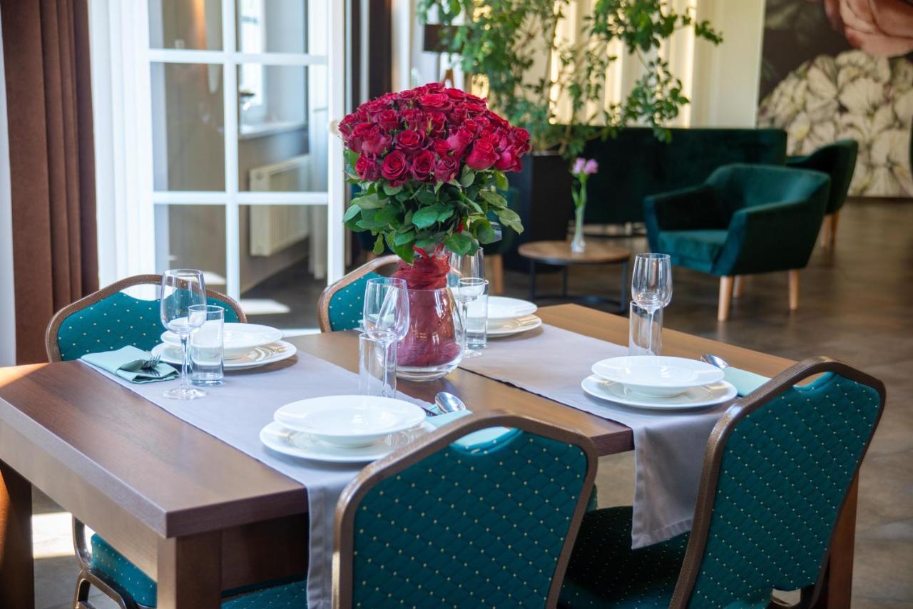 Centrum Restauracyjno-Hotelowe Florres Pawłowiczki Εξωτερικό φωτογραφία