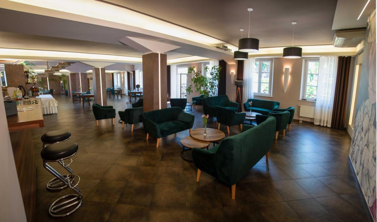 Centrum Restauracyjno-Hotelowe Florres Pawłowiczki Εξωτερικό φωτογραφία