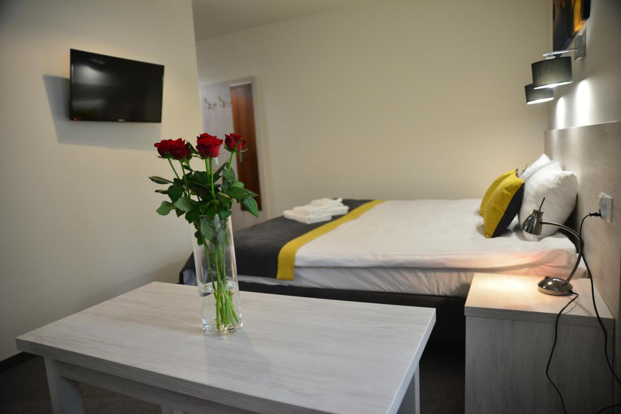 Centrum Restauracyjno-Hotelowe Florres Pawłowiczki Εξωτερικό φωτογραφία