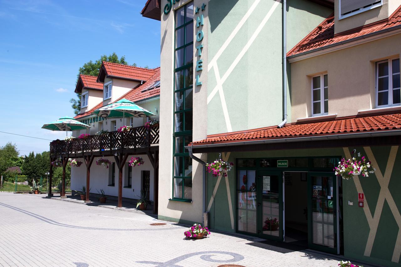 Centrum Restauracyjno-Hotelowe Florres Pawłowiczki Εξωτερικό φωτογραφία